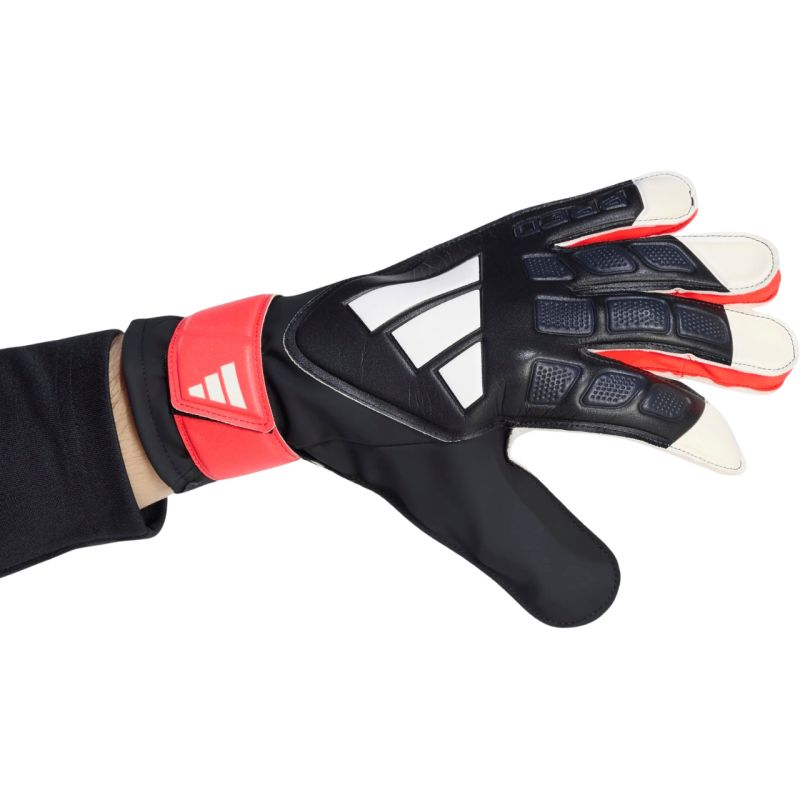 Az adidas Predator Training KA7787 kézháta oldalra fordított kézen