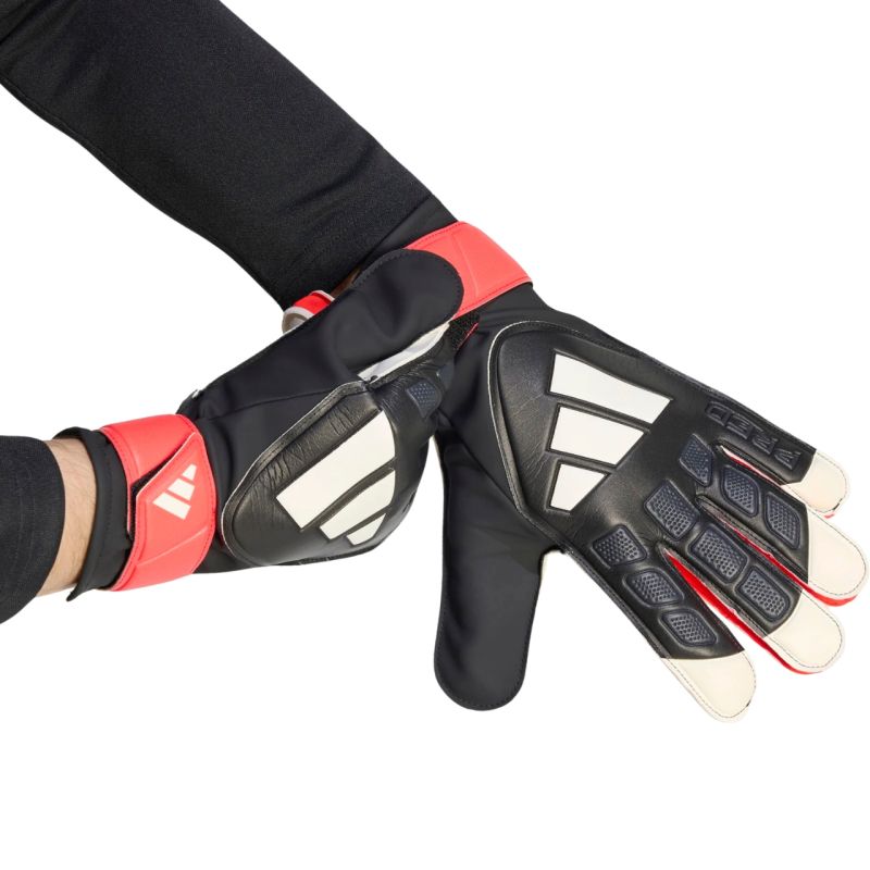 Az adidas Predator Training KA7787 piros csuklópántjának igazítása