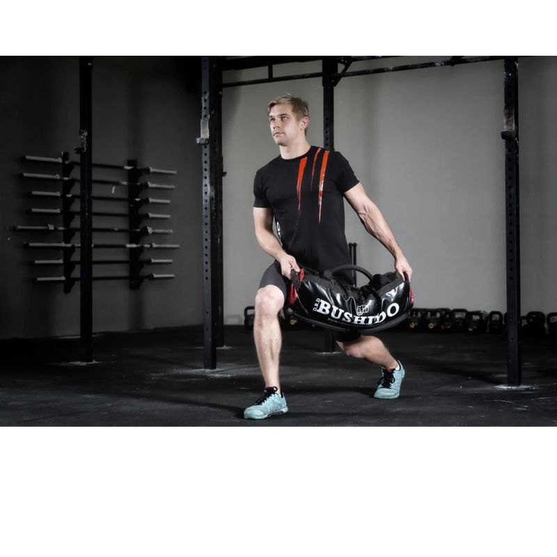DBX Bushido állítható sandbag edzőzsák, 35 kg-ig. Fogantyúkkal kialakított edzőzsák emelő és cipelő gyakorlatokhoz. 11. gyári termékfotó.