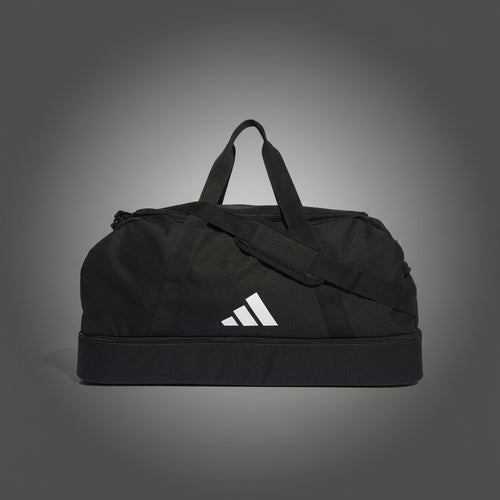 Adidas Tiro BC L fekete edzőtáska 90 literes méretben, tágas fő rekesszel és külön cipőtartóval, ideális edzőtermi és csapatsport használatra