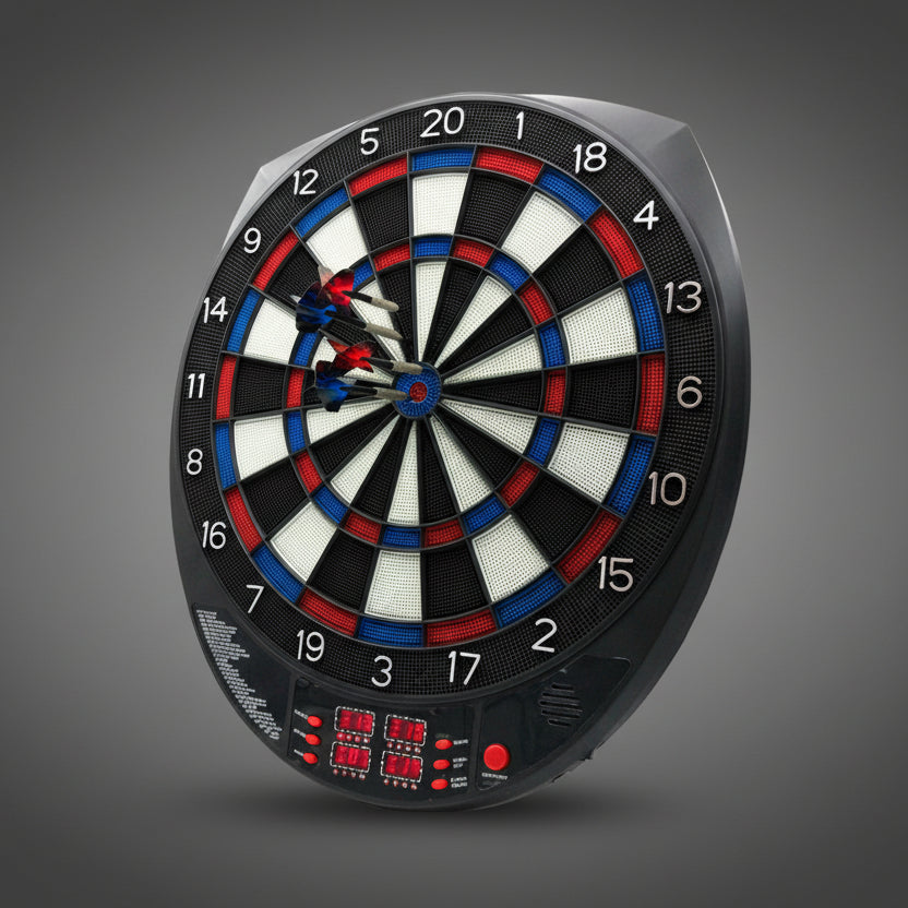 Elektronikus darts tábla dobott nyilakkal, pontos érzékeléssel és automatikus pontszámláló rendszerrel, kezdőknek és haladóknak.