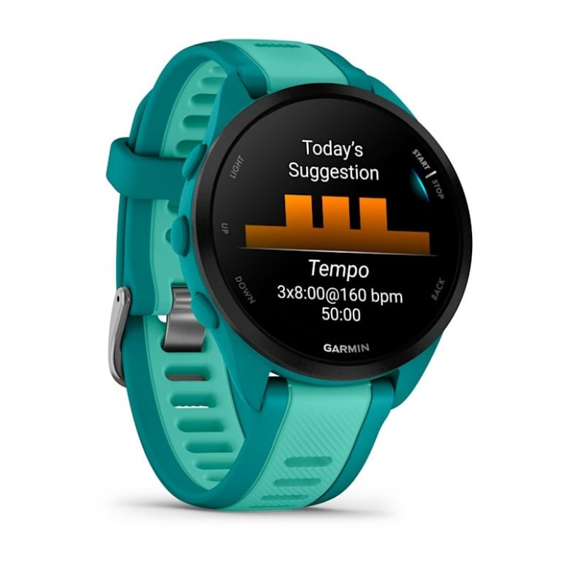 Garmin Forerunner 165 Music AMOLED 43 mm-es sportóra türkizkék szilikonszíjjal, oldalnézetből, a képernyőn napi edzésjavaslattal és tempódiagrammal