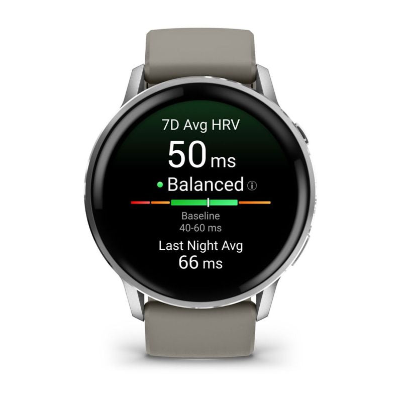 Garmin Venu 4 45 mm-es okosóra ezüst kerettel és szürke szilikonszíjjal, szemből nézve, a kijelzőn a HRV állapot kijelzésével