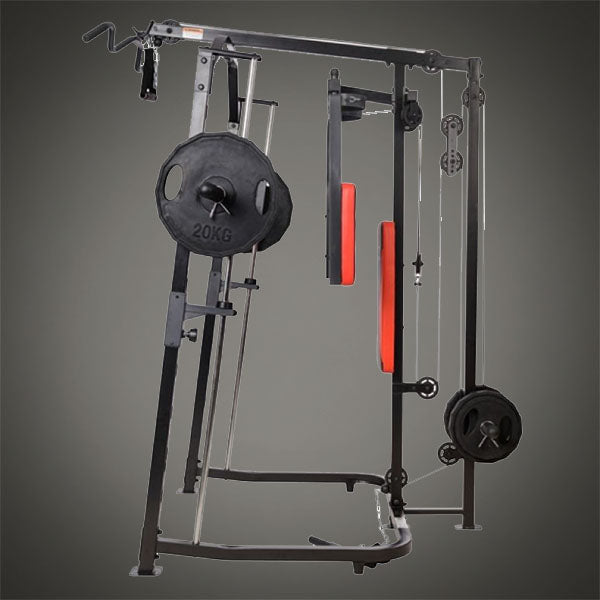 Multigym erőgép súlyrendszere és csigás mechanikája hátulnézetből