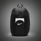 Nike fekete sport hátizsák elölnézete edzéshez és mindennapi használatra