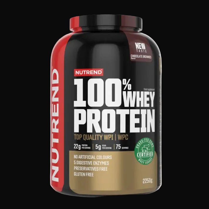 2,25 kg-os Nutrend 100% Whey Protein fehérje por sportolóknak – csokis brownie íz.