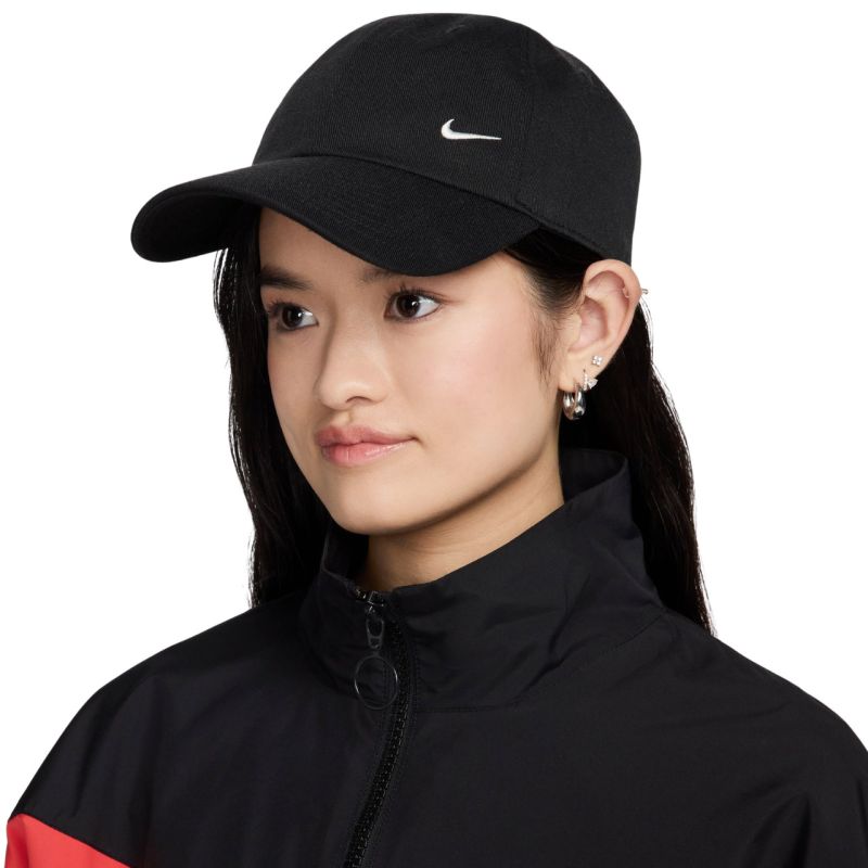 Nike Club , FZ5698 010 baseballsapka, fekete, gyári termékkép.