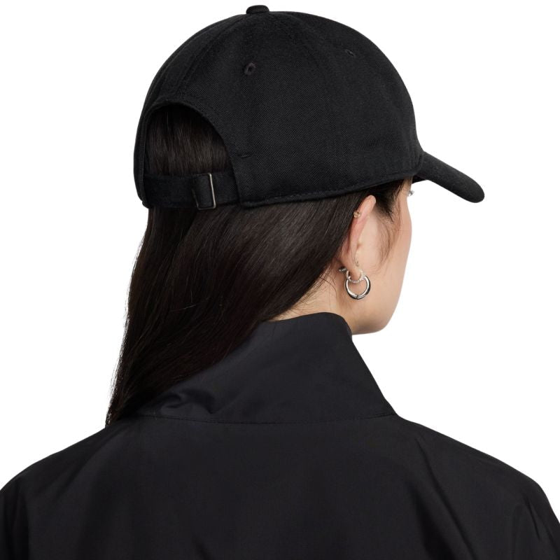 Nike Club , FZ5698 010 baseballsapka, fekete, gyári termékkép.
