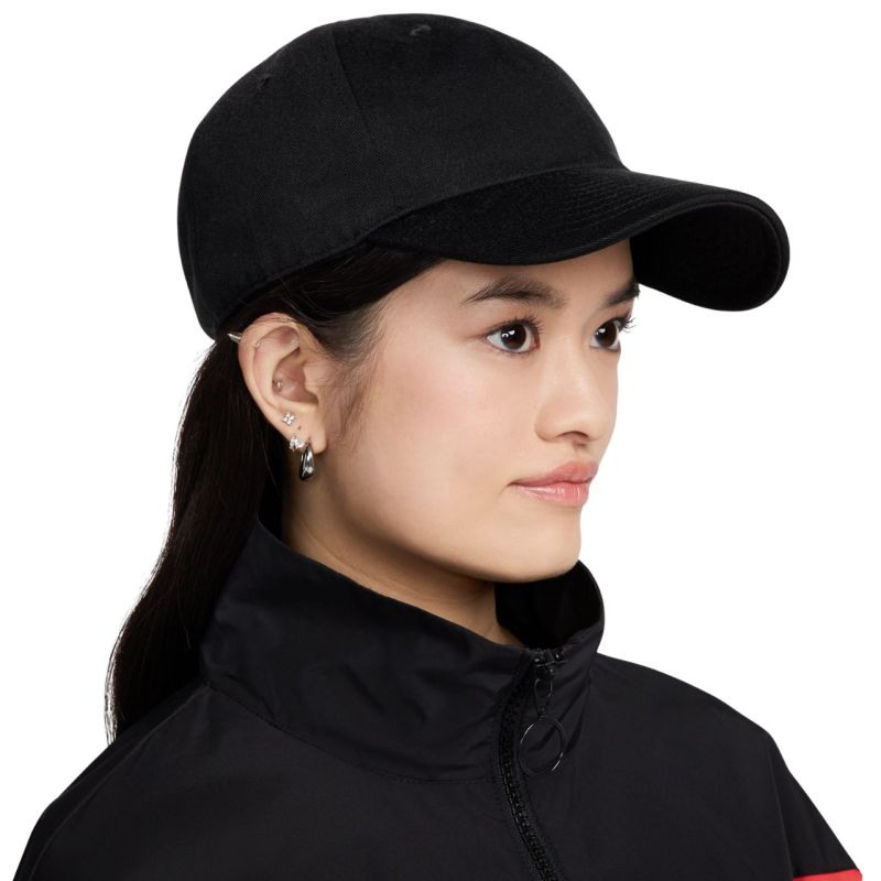 Nike Club , FZ5698 010 baseballsapka, fekete, gyári termékkép.