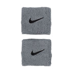 Nike Swoosh N1012405005OS sport csuklópánt, 2 db, szürke, gyári termékkép.