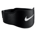 Nike Strength Training Belt 3.0 súlyemelő öv. Deréknál rögzíthető öv az erőedzés közbeni megtámasztáshoz. 1. gyári termékfotó.