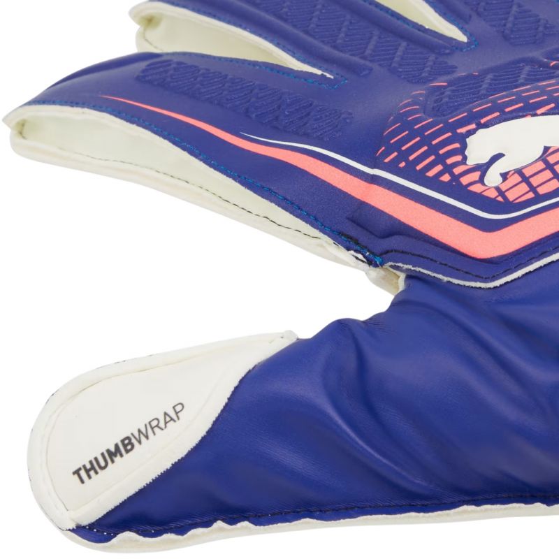 A Puma Ultra Match RC kesztyű Thumbwrap hüvelykujjrésze közelről