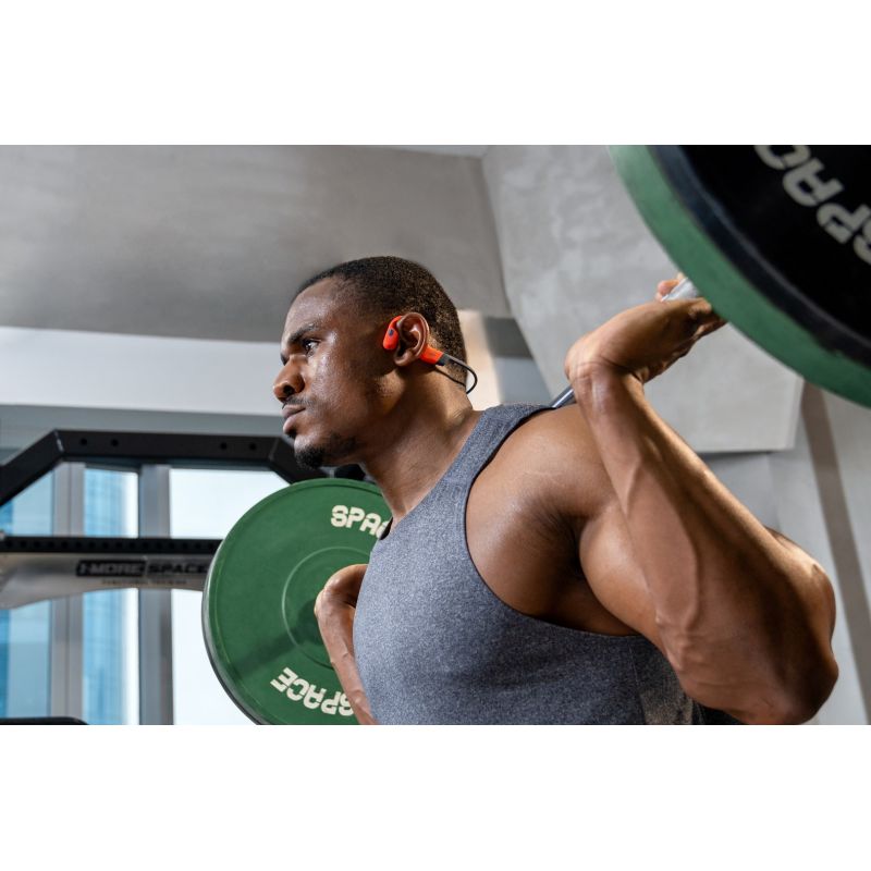 Shokz OpenSwim Pro csontvezetéses sportfülhallgató, gyári termékkép.