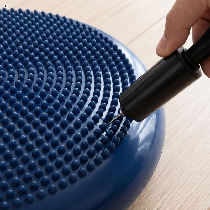 Spokey FIT SEAT kétoldalas egyensúlypárna pumpával, gyári termékkép.