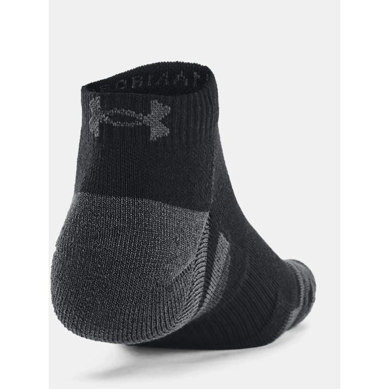 Under Armour M 1379504-001 zokni, fekete, gyári termékkép.